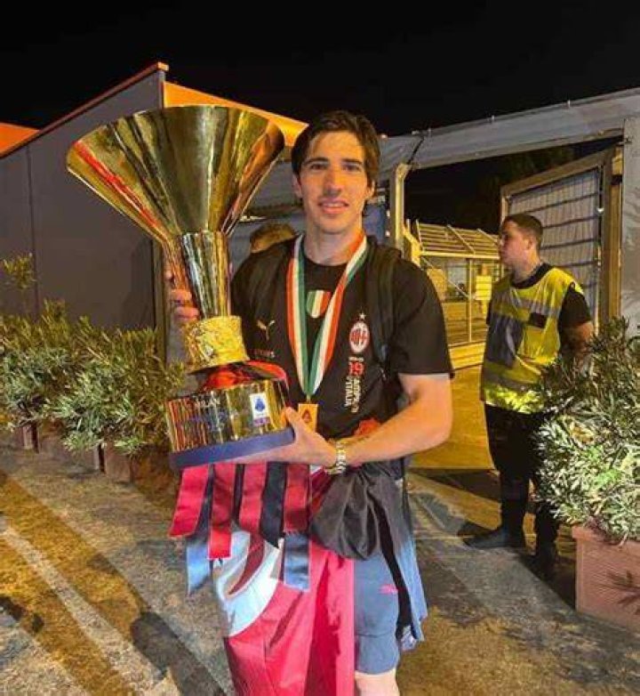 Sandro Tonali Bio, Age, Height, Career, Net Worth, Family