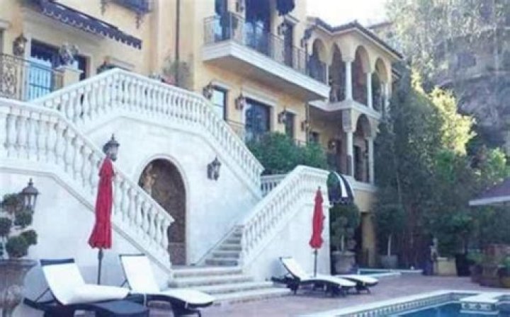 SEE Wizkid’s N68,000,000 Lekki Mansion, His Los Angeles Mansion And Luxurious Cars – Photos