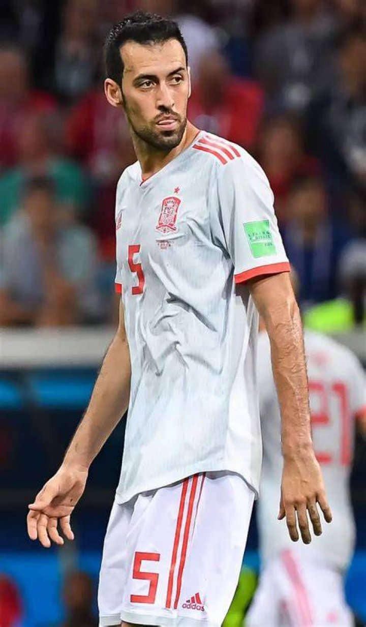 Sergio Busquets Bio, Age, Height, Career, Wife, Children, Net Worth