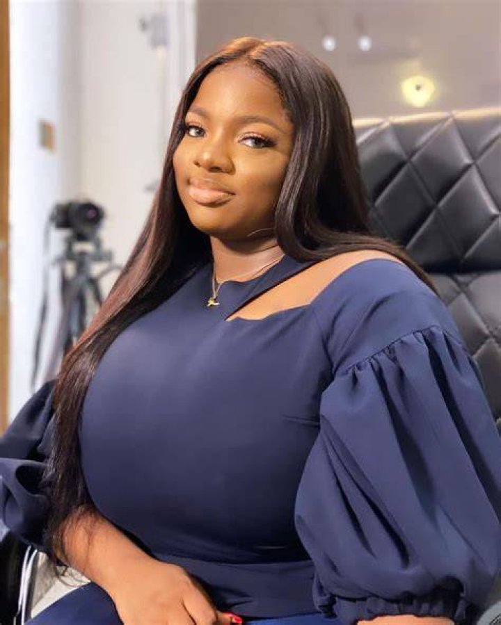 “She Can’t Even Breath All Because Of Money” – Nigerians Reacts To Distressed Look On Dorathy During Waist-Trainer Advert (VIDEO)