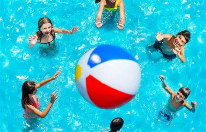 SHS Graduates Ch0p!ng Themselves In the Pool At Pool Party (Video)