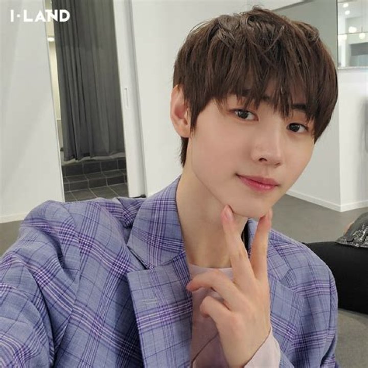 Sunghoon's Bio, Age, Siblings, Parents, Height, Net Worth