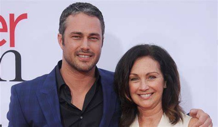Taylor Kinney Age, Bio, Parents, Career, Net worth, wife
