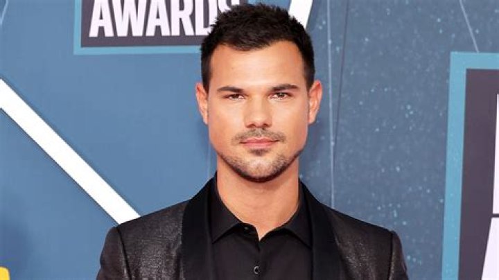 Taylor Lautner Bio, Age, Career, Net Worth, Family & More