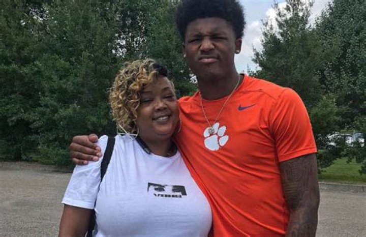 Tee Higgins Girlfriend: Is Tee Higgins Dating?