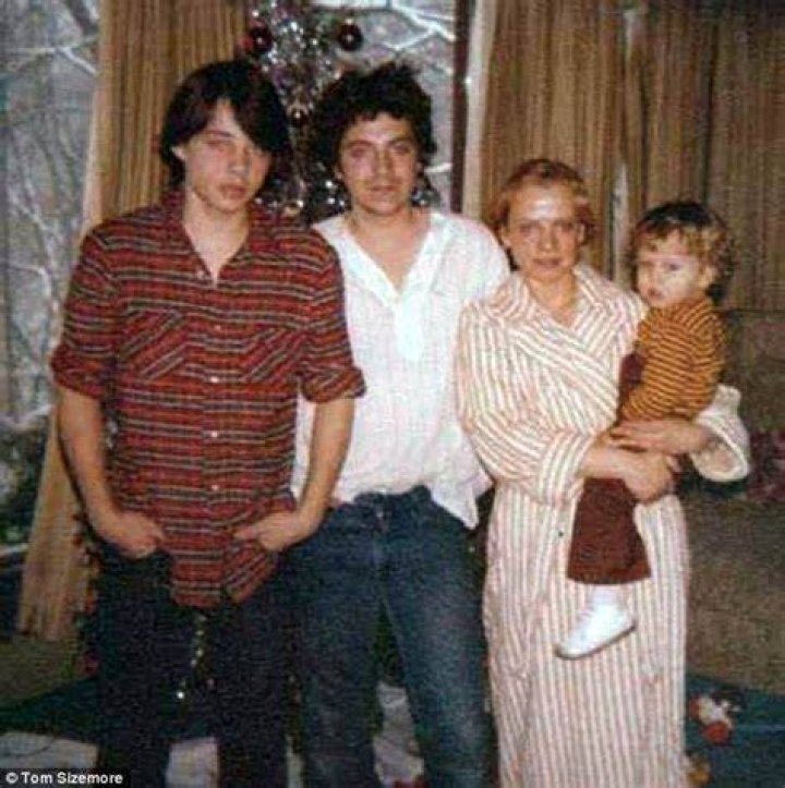 Tom Sizemore Siblings: Meet Paul, Charlie, Aaron