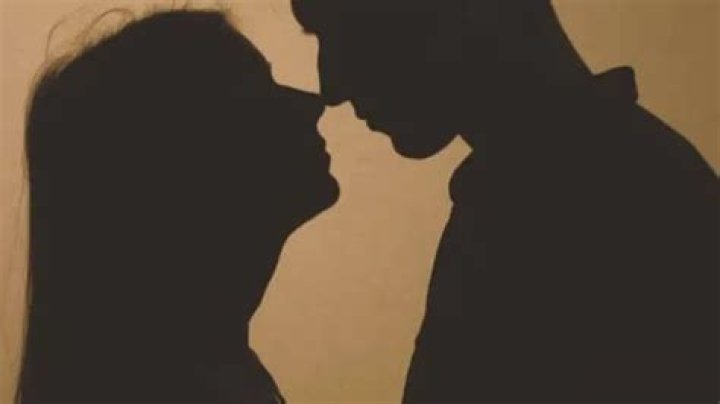 VIDEO: Actors Refused To Stop Romancing And Kissing Each Other On Set, After The Director Said ‘Cut’