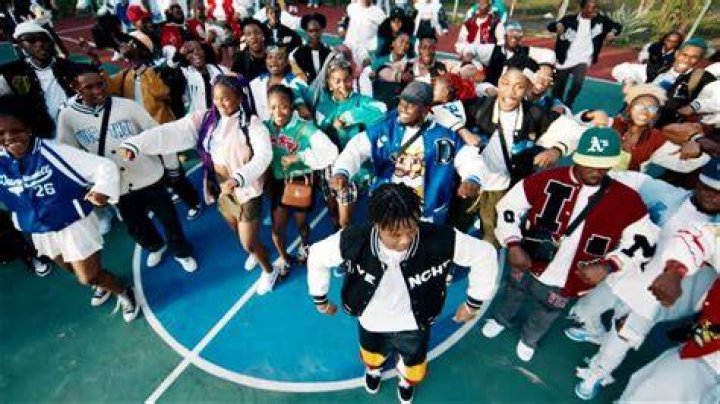 WATCH Behind-The-Scenes Footage Of Crayon’s ‘Ijo (Laba Laba)’ Music Video