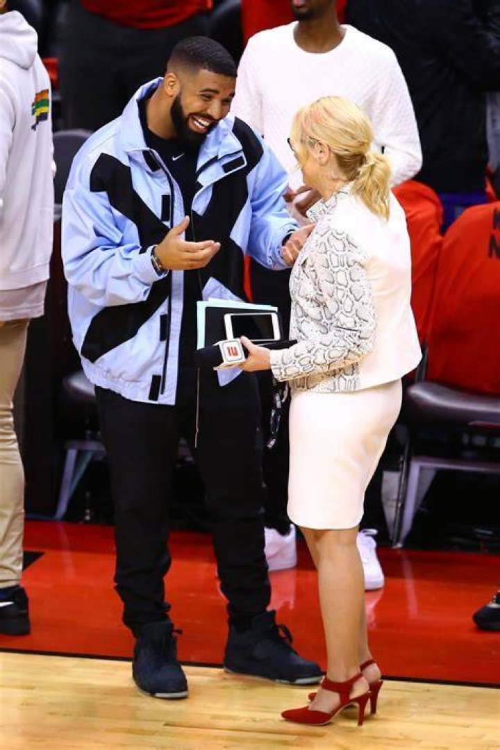 What is Doris Burke Net worth; How rich is Doris Burke?