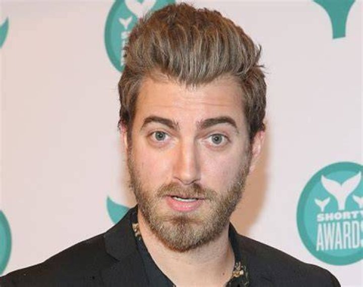 What is Rhett McLaughlin’s Net Worth: Biography, Net Worth & More
