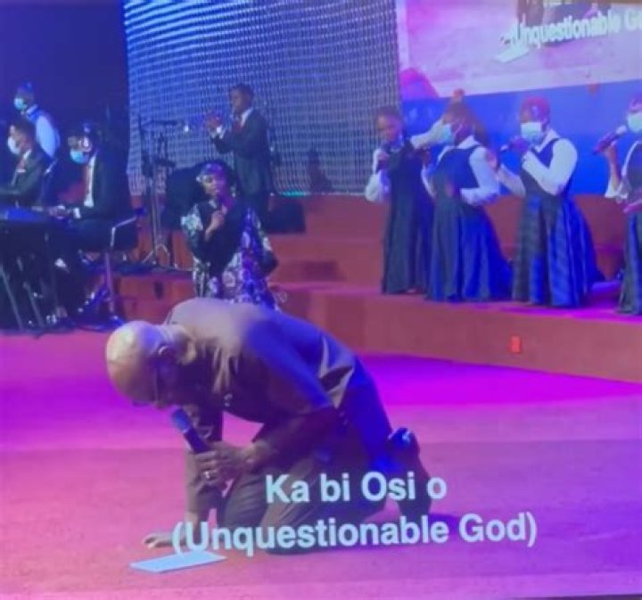 What Kind Of Man Is This ?- Jimmy Odukoya Praises His Dad, Pastor Taiwo Odukoya, After He Led Worship In Church Days After Losing His Wife Nomthi