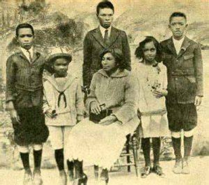 Who are Jackie Robinson’s siblings?