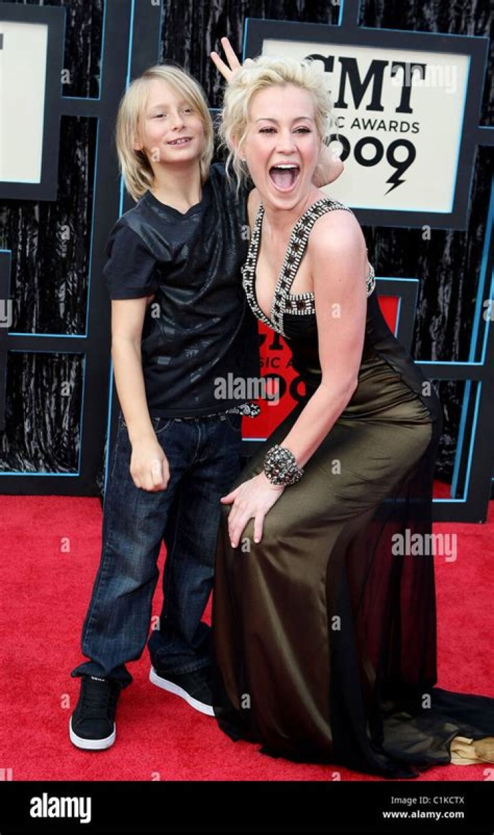 Who Are Kellie Pickler Siblings?