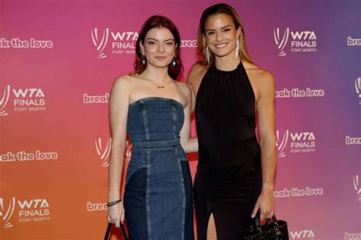 Who are Maria Sakkari siblings?