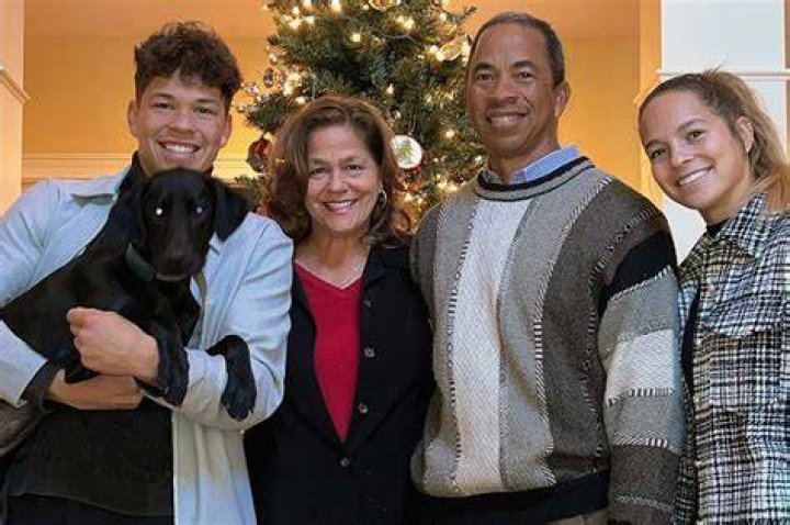 Who Are Shelton Benjamin Parents?