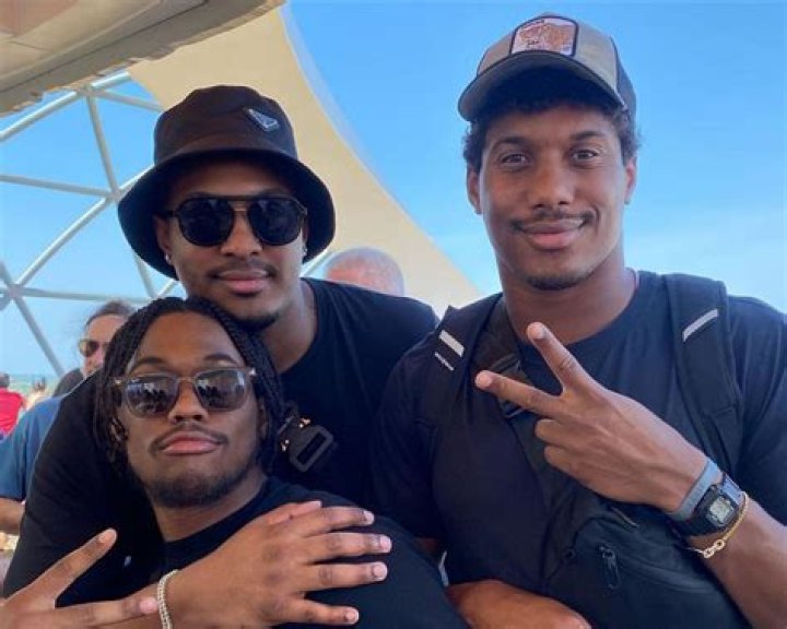 Who Are Zay Jones Siblings?