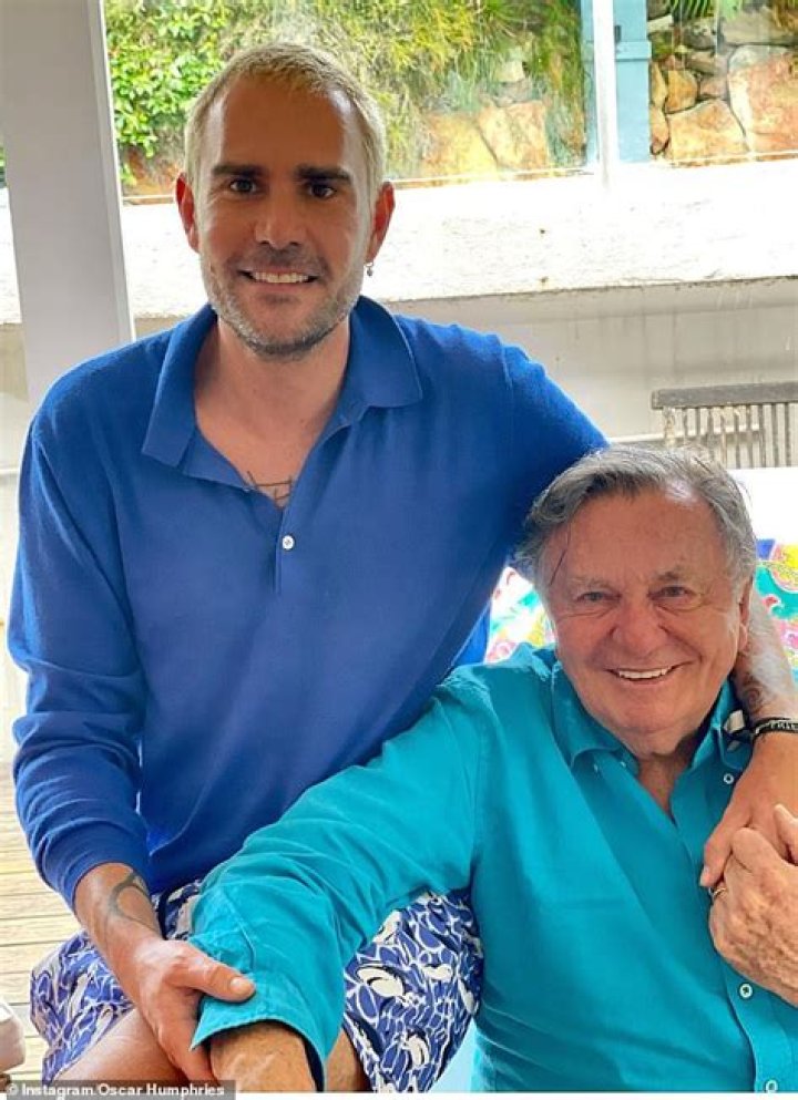 Who Is Barry Humphries?, Age, Height, Family, Net Worth