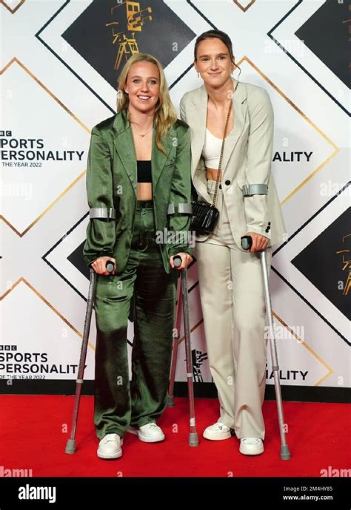 Who is Beth Mead’s partner, Vivianne Miedema?