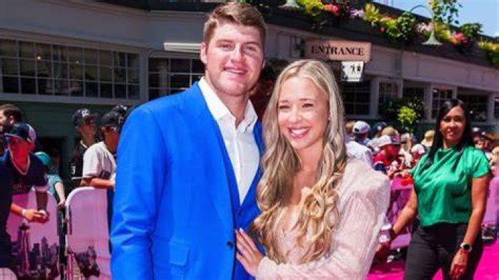 Who is Bryce Elder Dating?