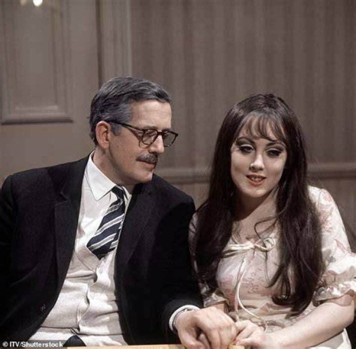 Who Is John Nettleton?, Age, Height, Education, Family, Net Worth