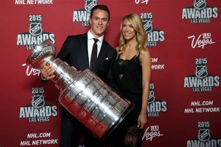 Who is Jonathan Toews Girlfriend?; Meet Lindsey Vecchione