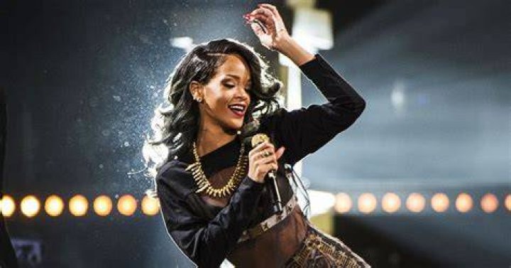 Who is Rihanna Singer? Which Country is Rihanna From?