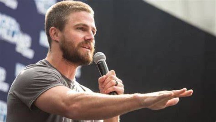 Who Is Stephen Amell?, Age, Height, Education, Films, Family, Net Worth