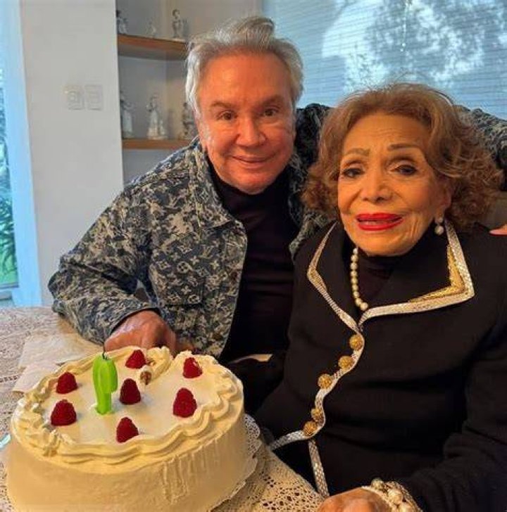 Who is the Spouse of Maria Victoria Gutiérrez Cervantes?