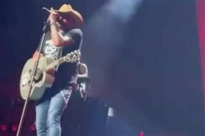 Why did Jason Aldean run off the stage?