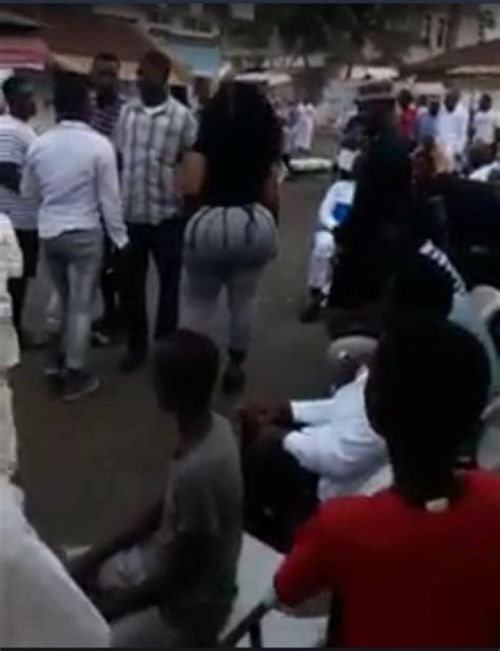 Woman With Massive Backside Causes ‘Vibration’ While Walking In The Market (VIDEO)
