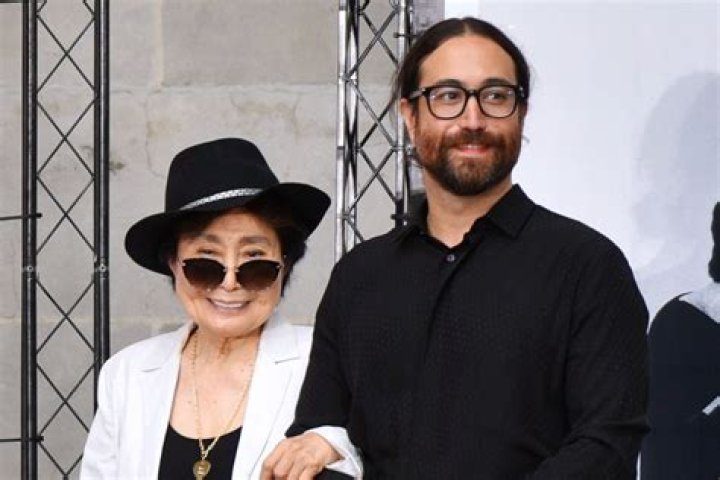 Yoko Ono Bio, Age, Height, Career, Husband, Children, Net Worth