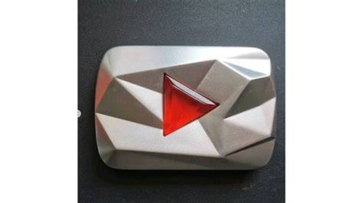 YouTube Rewards Chris Brown With ‘Diamond Play Button’ After Hitting 10 Million Subscribers